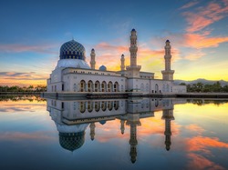 Borneo, Zatoka Likas, Wschód Słońca, Kota Kinabalu, Malezja, Meczet City Mosque